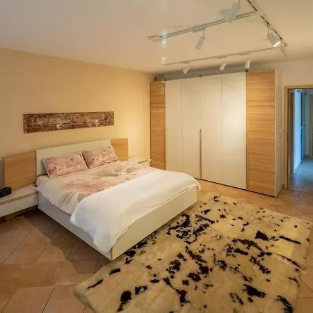 Mit Talblick, Ladestation E-auto Apartment Siegen