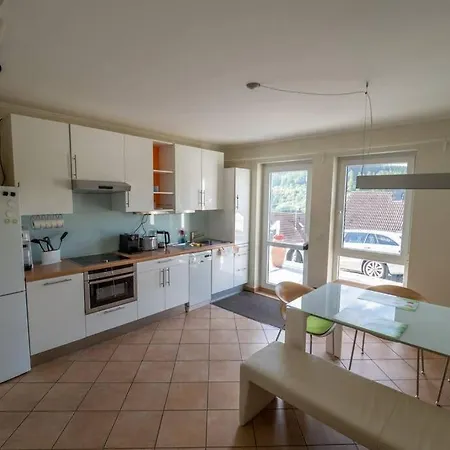 Mit Talblick, Ladestation E-auto Apartment *